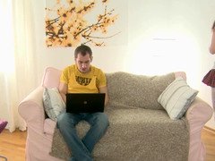 Garce, Sucer une bite, Brunette brune, Couple, Petite amie, Chatte, Jupe, Adolescente