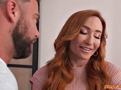 Grote mammen, Pijpbeurt, Moeder die ik wil neuken, Geschoren, Stiefmoeder, Tatoeage, Tieten likken