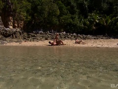 Anal, Rubia, Morena, Corridas, Corridas faciales, Lencería, Al aire libre, Trio