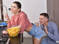 Popó, Seggnyalás, Szőke, Cumizás, Kutya póz, Kézimunka, Konyha, Leborotvált