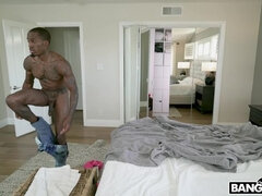 Enthousiasteling, Pijpbeurt, Sperma shot, Hondjeshouding, Hardcore, Interraciaal, Rijden, Geschoren