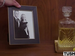 Blond, Bruinharig, Hardcore, Zoenen, Lesbisch, Kut duiken, Tatoeage, Tieten likken