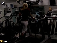 Hot amateur girlfriend blowjob in a gym