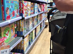 Mère que j'aimerais baiser, Sous la jupe, Voyeur