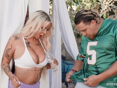 Stor rumpe, Stor kukk, Store pupper, Blond, Kukk suging, Bakfra, Milf