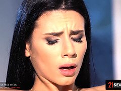 Verga grande, Tetas grandes, Mamada, Morena, Semen en la boca, Garganta profunda, Corridas faciales, Lencería