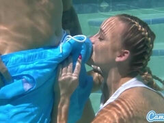 Culo, Rubia, Mamada, Piscina, Afeitado, Adolescente, Bajo el agua, Mojado