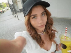 Velika rit, Velik kurac, Fafanje, Doggystyle, Naravne joške, Rdečelaska, Najstnice, Joške