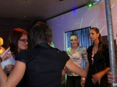 Ruhában, Éjszakai bár, Leszbikus, Orgia, Buli, Pornósztárok, Swingers, Nedves