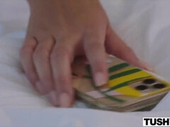 Zadek k puse, Blondýna, Brunetka, Na obličej, Orgasmus, Stříkání, Švédská rojka, Kozičky