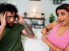 Chambre à dormir, Gros seins, Sucer une bite, En levrette, Petite femme, Soeurs