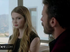 Gros cul, Sucer une bite, Brunette brune, En levrette, Robe, 2 femmes 1 homme, Chaussures, Plan cul à trois