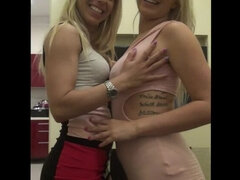 Stor rumpe, Store pupper, Blond, Kukk suging, Sperm skott, Kvinner mann, Synsvinkel, Trekant