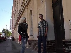 Κώλος, Ξανθιά, Βυζαρού, Γλείψιμο, Αυνανισμός, Λεφτά, Μουνί, Πραγματικότητα