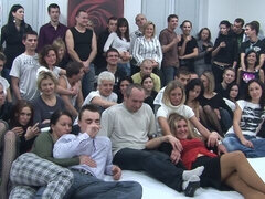 Amatéri, Kúpeľňa, Blondína, Kuřba, Prirodzené prsia, Stripping, Teenka, Vlhká