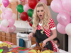 Cooking ended with spontaneous sex in the kitchen with Hyley Winters