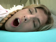 Babe, Stor rumpe, Blond, Kukk suging, Sperm skott, Pikk, Ansiktssperm, Tenåring