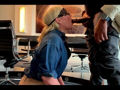 Blondine, Blasen, Paar, Sperma im mund, Interrassisch, Büro