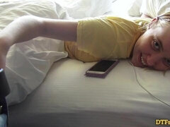 Amatőr, Monumentális dákó, Szőke, Cumizás, Természetes mellek, Leborotvált, Tini, Begyek