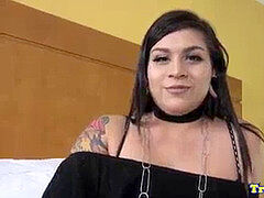 Mulher linda e grande, Gordinho, Lingerie, Masturbação, Piercing, Hermafrodita andrógina, Solo chão, Tatuagem