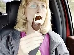 Grote mammen, Biseksueel, Auto, Homo, Moeder die ik wil neuken, Tepels, Mager, Tieten likken