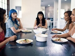 Stora tuttar, Kysser, Lesbisk, Slick, Onani, Fitta, Rakad, Tonåring