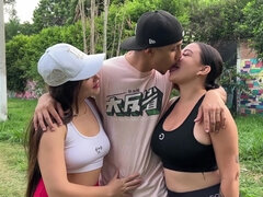 Velike joške, Notranji izliv, Moški z dvema ženskama, Hd, Milf, V javnosti, Najstnice, Trojček