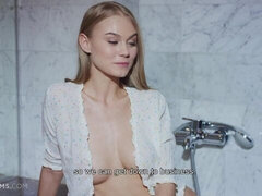 Salle de bains, Blonde, Béant, Masturbation, Solo, Adolescente, Nénés, Mouillée