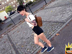 18 ans, Amateur, Sucer une bite, Voiture, De plein air, Réalité, Tatouage, Adolescente
