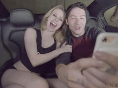 Culo grande, Verga grande, Rubia, Mamada, Coche, Peludo, Tetas naturales, Adolescente