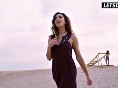 Nana, Plage, Sucer une bite, Brunette brune, Tir de sperme, Fétiche, Hard, Masturbation