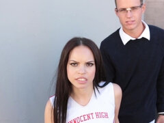 Sucer une bite, Brunette brune, Tir de sperme, En levrette, Hd, Seins naturels, Rasée, Adolescente