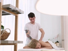 18 ans, Blonde, Sucer une bite, En gros plan de très près, Massage, Chatte, Adolescente, Nénés