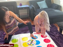 18 años, Tetas grandes, Rubia, Morena, Juegos, Hd, Lesbiana, Juguetes