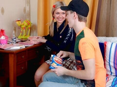 Πρωκτικό, Μεγάλος κώλος, Μεγάλος πούτσος, Ξανθιά, Πίπα, Φυσικά βυζιά, Έφηβος, Βυζιά