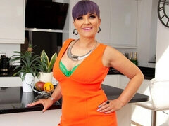 Amador amadora, Peitos grandes, Masturbação, Masturbação, Mãe gostosa, Solo chão, Tetas, Brinquedos