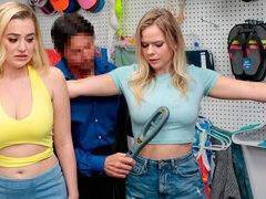 Blondína, Kuřba, Prichytení, Na psíka, 2 ženy 1 muž, Prirodzené prsia, Stripping, Švédska rojka
