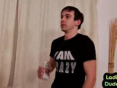 Bebê, Mulher dominante, Fetiche, Masturbação, Boquiaberta, Palmada, Sexo grupal a três, Brinquedos