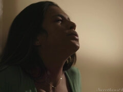 Υπνοδωμάτιο, Μεγάλα βυζιά, Ξανθιά, Μελαχροινή, Βυζαρού, Αυτοκίνητο, Γλείψιμο, Φυσικά βυζιά