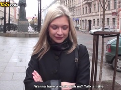 Anal, Rubia, Corridas faciales, Dinero, Perforación, Público, Medias largas, Trio