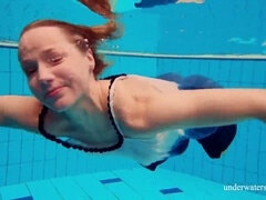 Gorgeous Avenna - the ultimate mermaid - flaunts her beauty in the pool and underwater