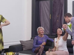 Anal, Sucer une bite, En gros plan de très près, Mamie, Groupe, Mature, Mère que j'aimerais baiser, Chatte