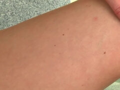 Vibraattori, Tuhma, Paljastelu, Korkokengät, Alusvaatteet, Itsetyydytys, Pillu, Hame