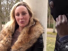 Clara, a mature who loves to take a big black cock