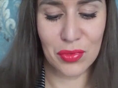 Layers upon layers of lipstick: the ultimate amateur lip liner challenge!