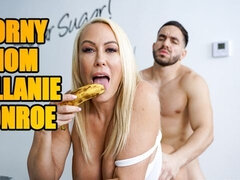 Blondin, Sperma shot, Långt ner i halsen, Doggystyle, Ansiktsbehandling, Mogen, Liten och nätt, Trekant