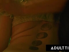 Αράβισσα, Κώλος, Βαθυ λαρυγγι, Πούτσος, Σε στάση σκύλου στα τέσσερα, Φυσικά βυζιά, Πραγματικότητα, Άξεστος