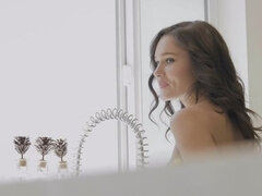 Rumpa, Stora tuttar, Brunett, Fingering, Kök, Milf, Naturliga tuttar, Tatuering