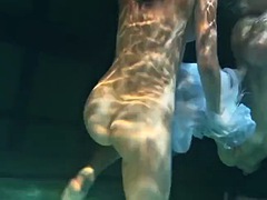 Tetas grandes, Morena, Sexo duro, Al aire libre, Piscina, Ruso, Sexo soft, Bajo el agua