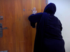 Moroccan Hot Stepmom Wear a Bra Hijab Abaya & a Panty Then She Sweep My Room & Try to Seduced Me